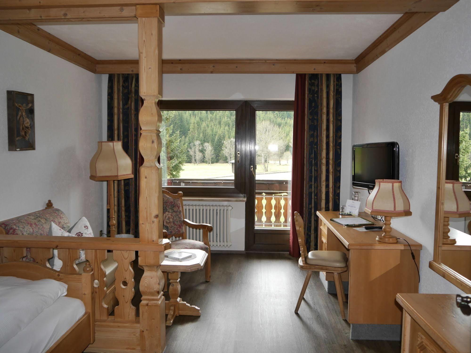 Hôtel Landgasthof Jostalstuble à Titisee-Neustadt Extérieur photo